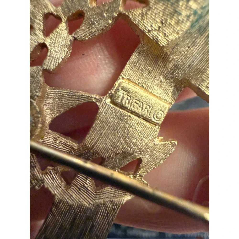 Trifari gold tone