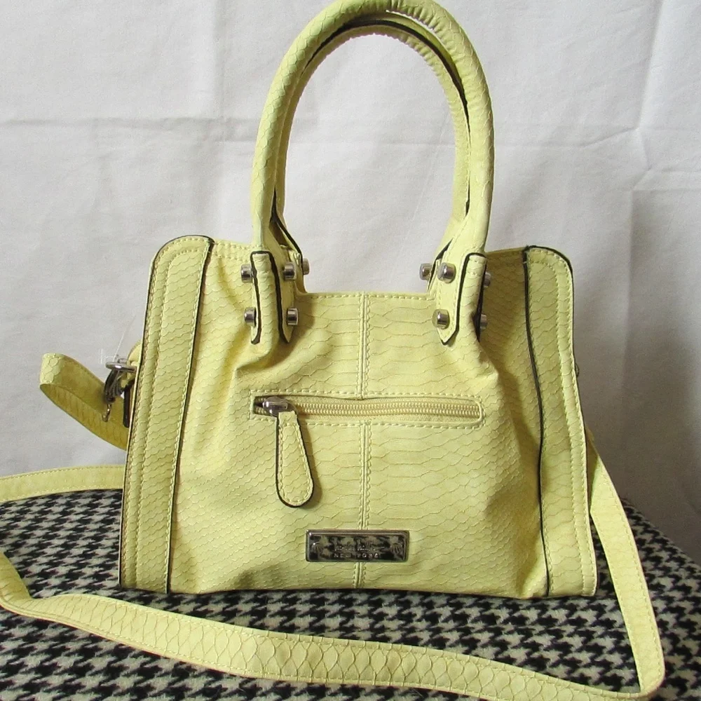 Nicole Miller zippered functionality