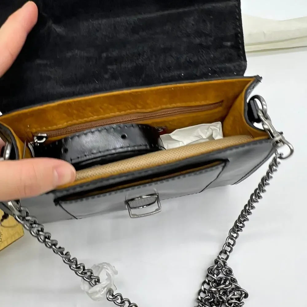 Patricia Nash pockets choosing messenger