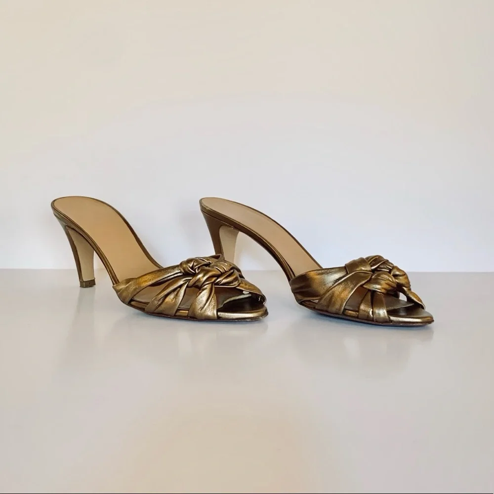 Salvatore Ferragamo elegant open