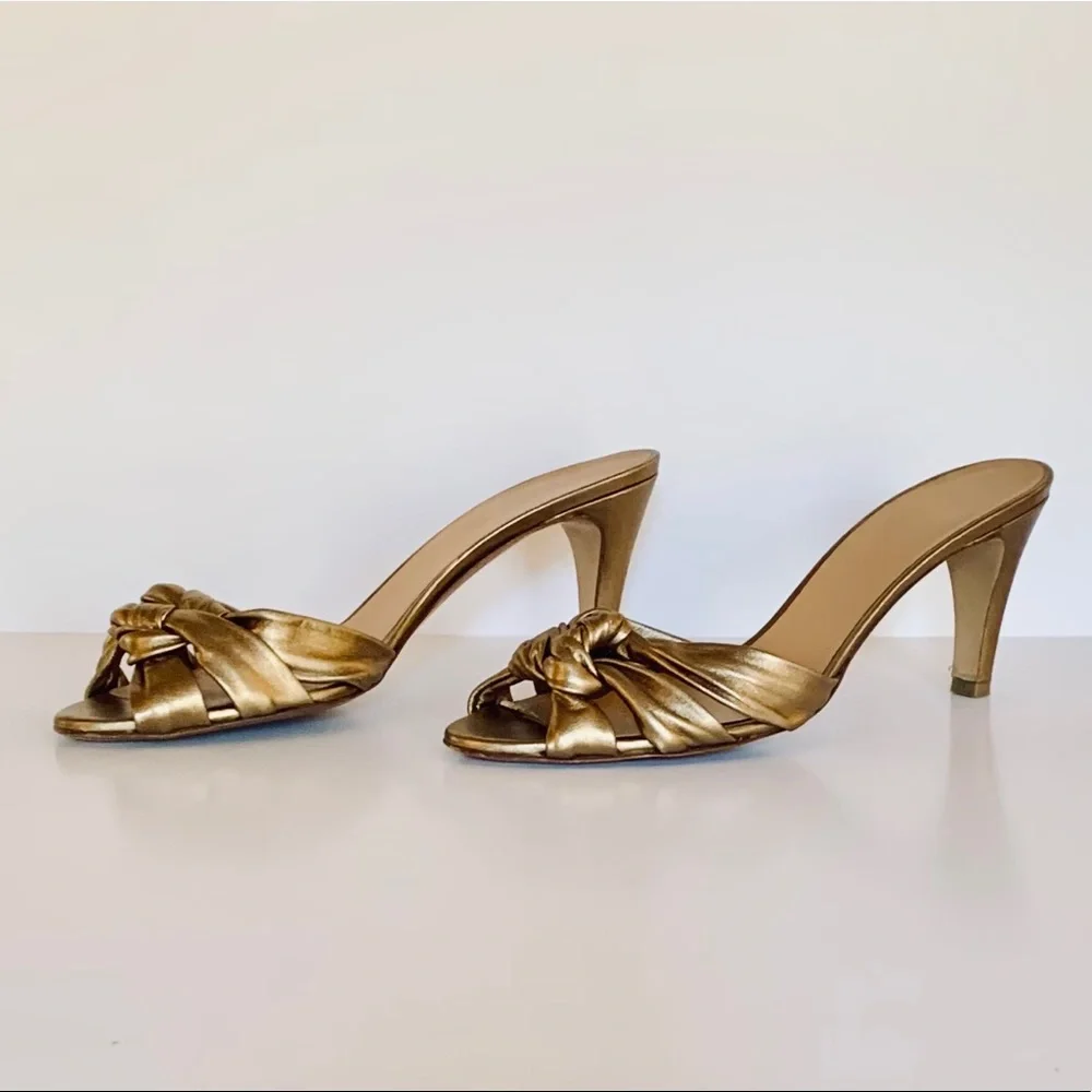 Salvatore Ferragamo elegant open