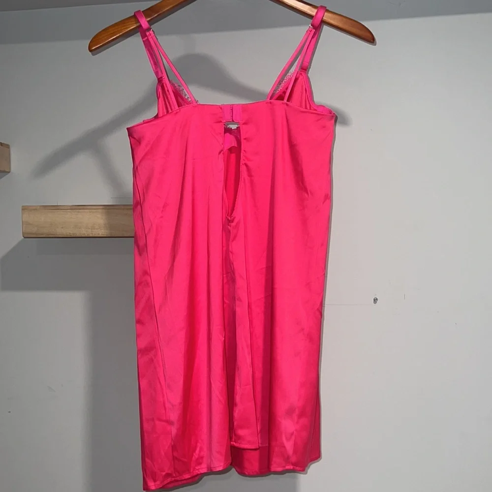 Pink slip‎