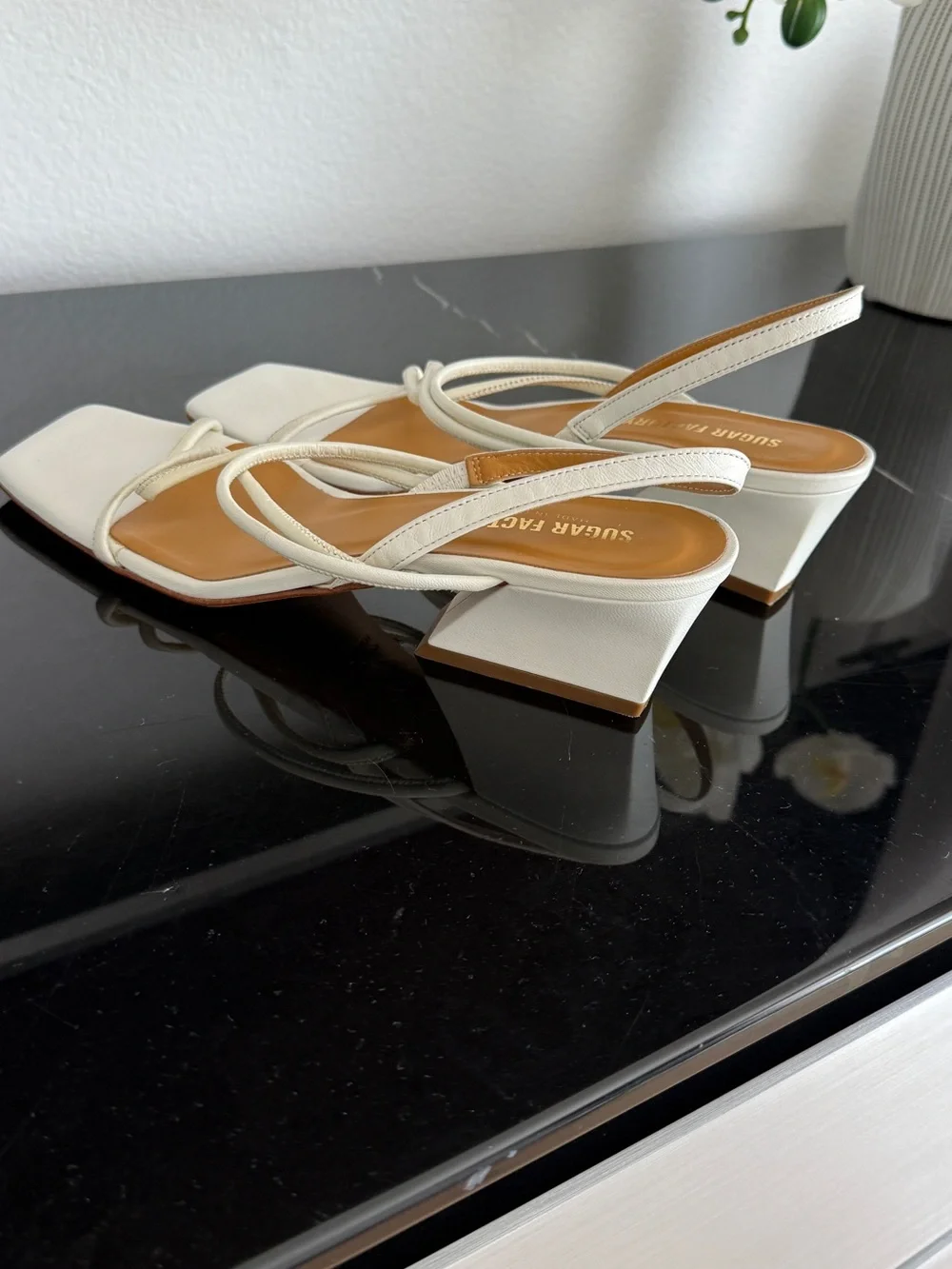 Vero Cuoio minimalist slingback
