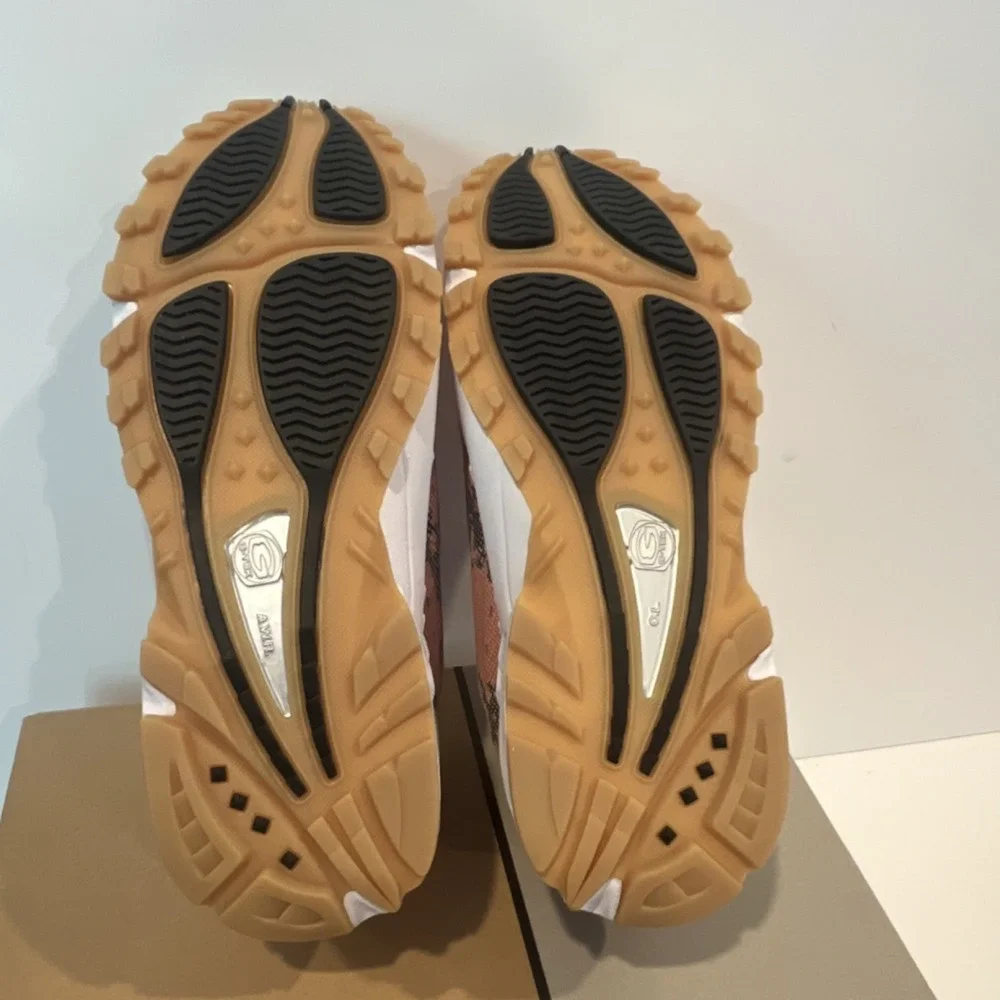 Nike hot step