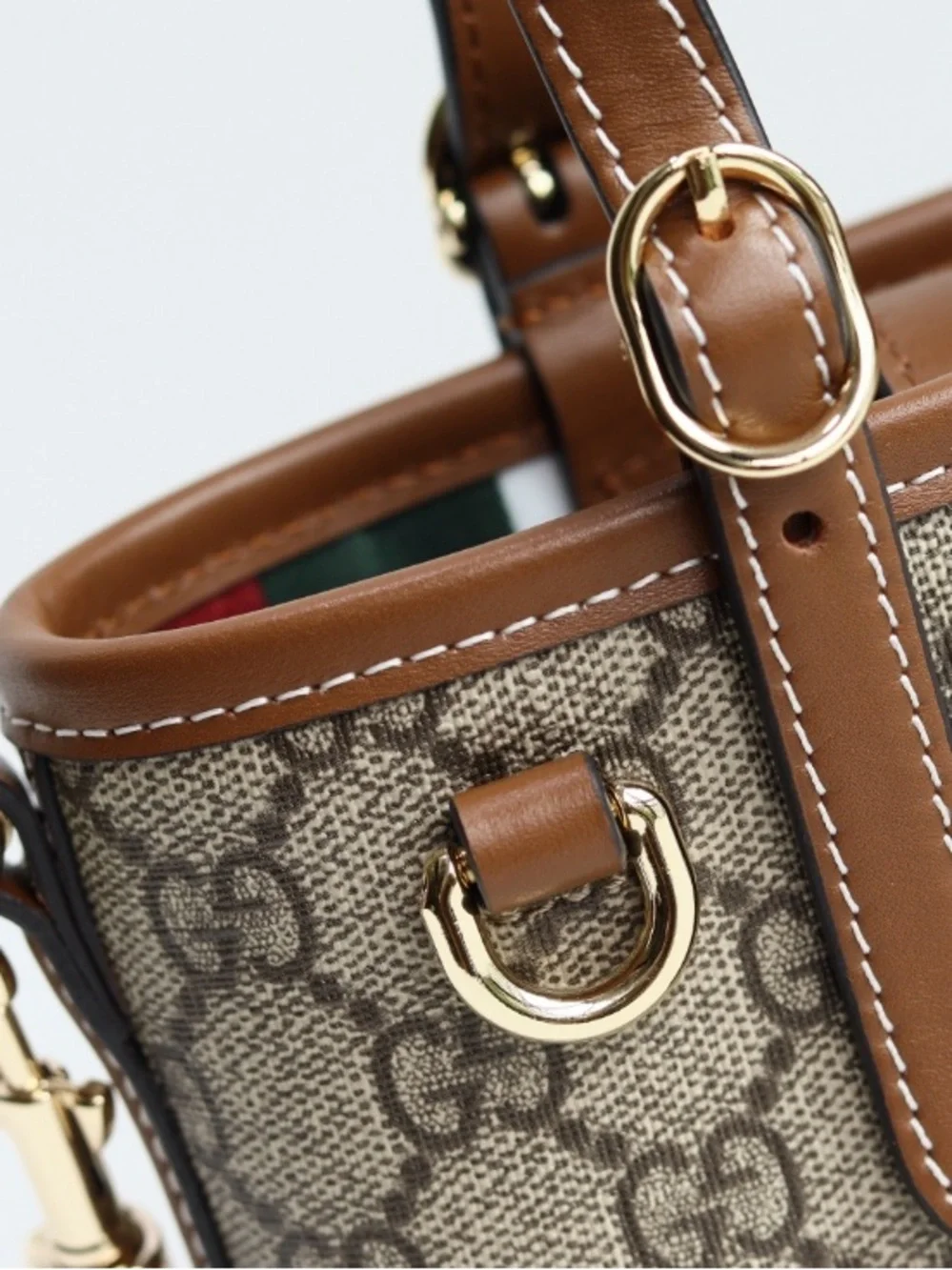 Gucci . classic gg