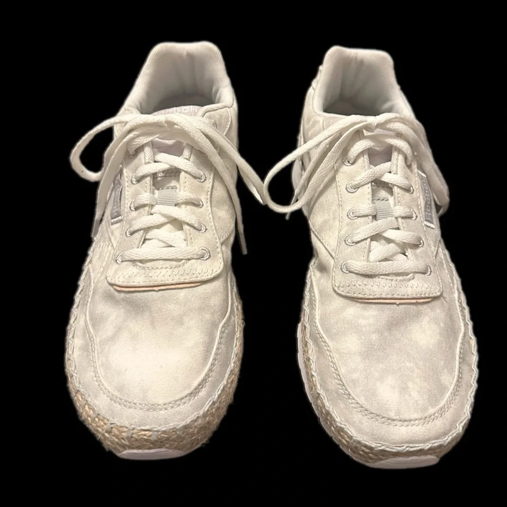 Reebok Women's Classic‎ Harman Run Cross Trainer- like new