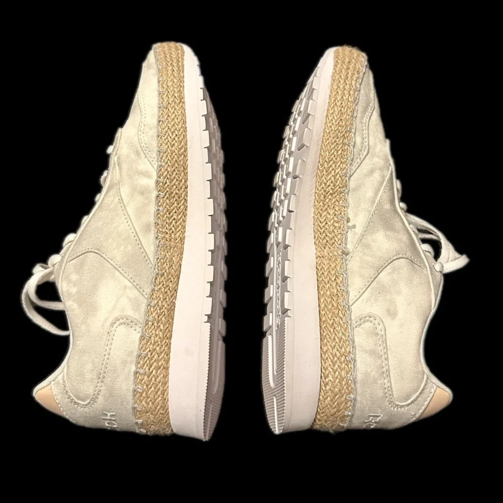 Reebok Women's Classic‎ Harman Run Cross Trainer- like new