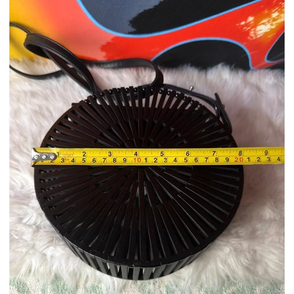 Unbranded cult gaia