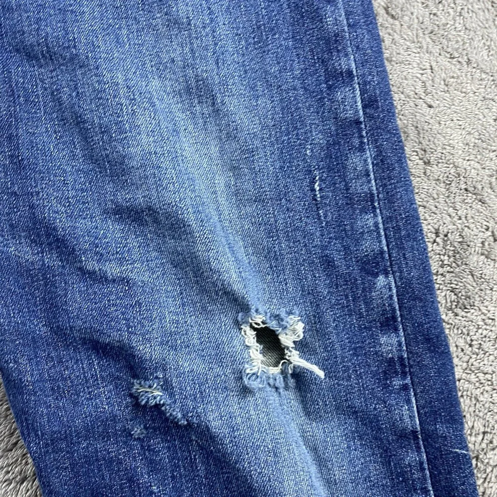 Levis logo worn
