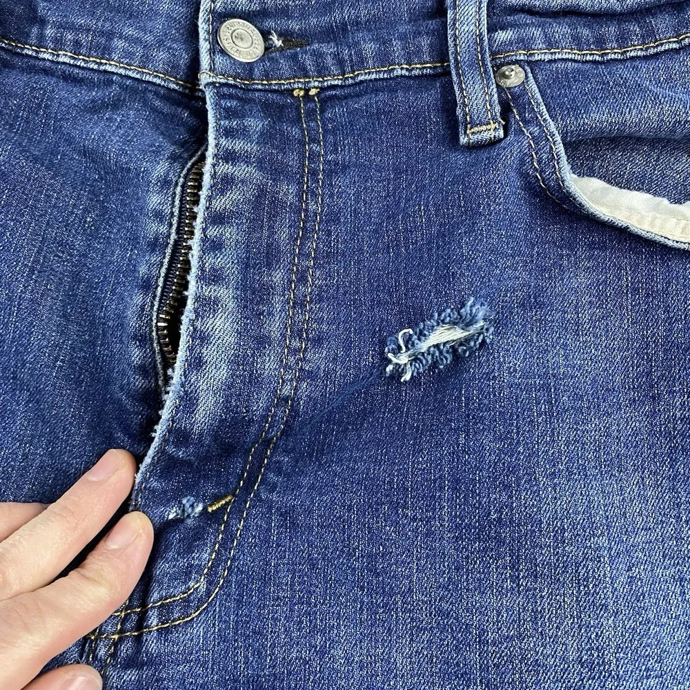 Levis logo worn