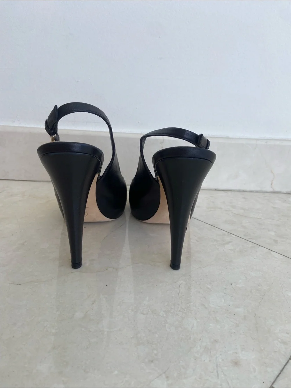 CHANEL elegant slingback