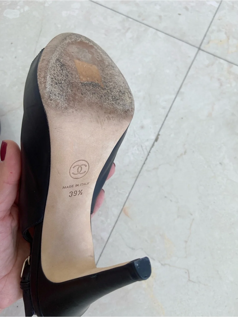 CHANEL elegant slingback