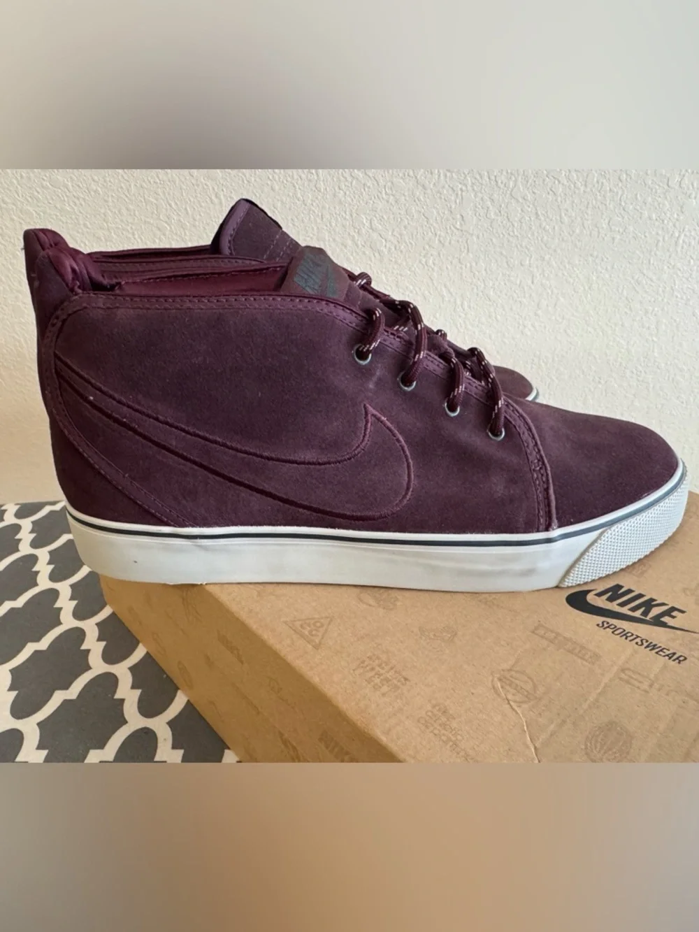 Nike mid top