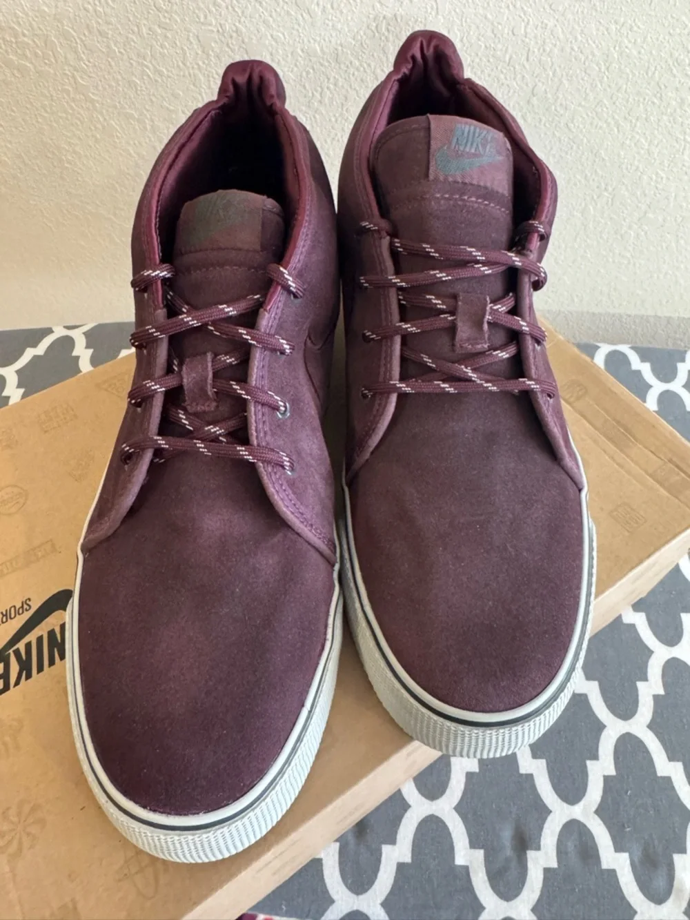 Nike mid top