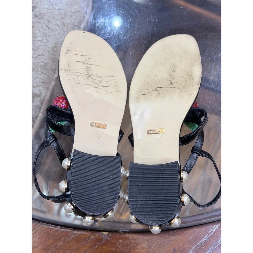 Gucci leather thong