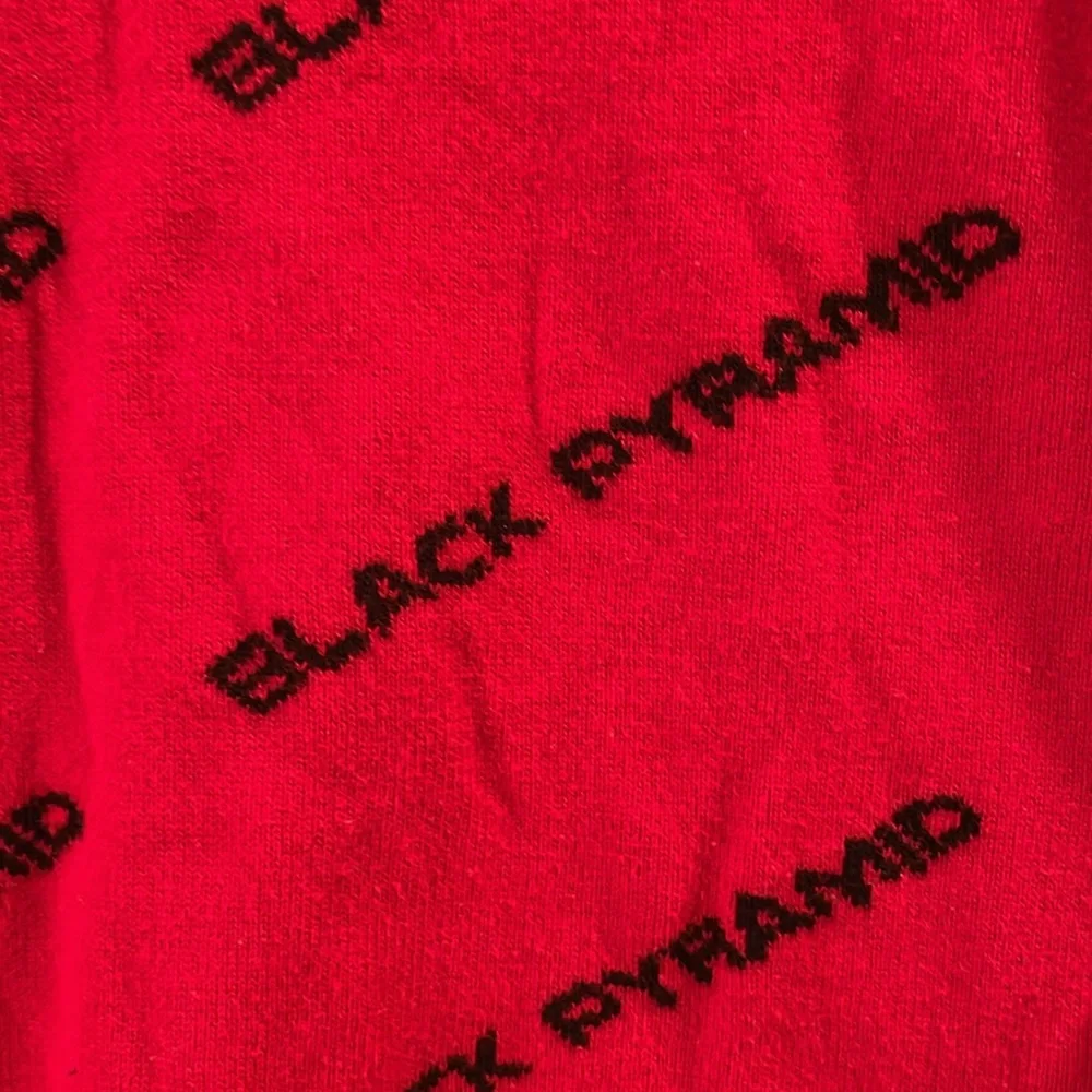 Black‎ Pyramid Crewneck Heavy Sweater Men’s Sz XL Red with Black Allover print