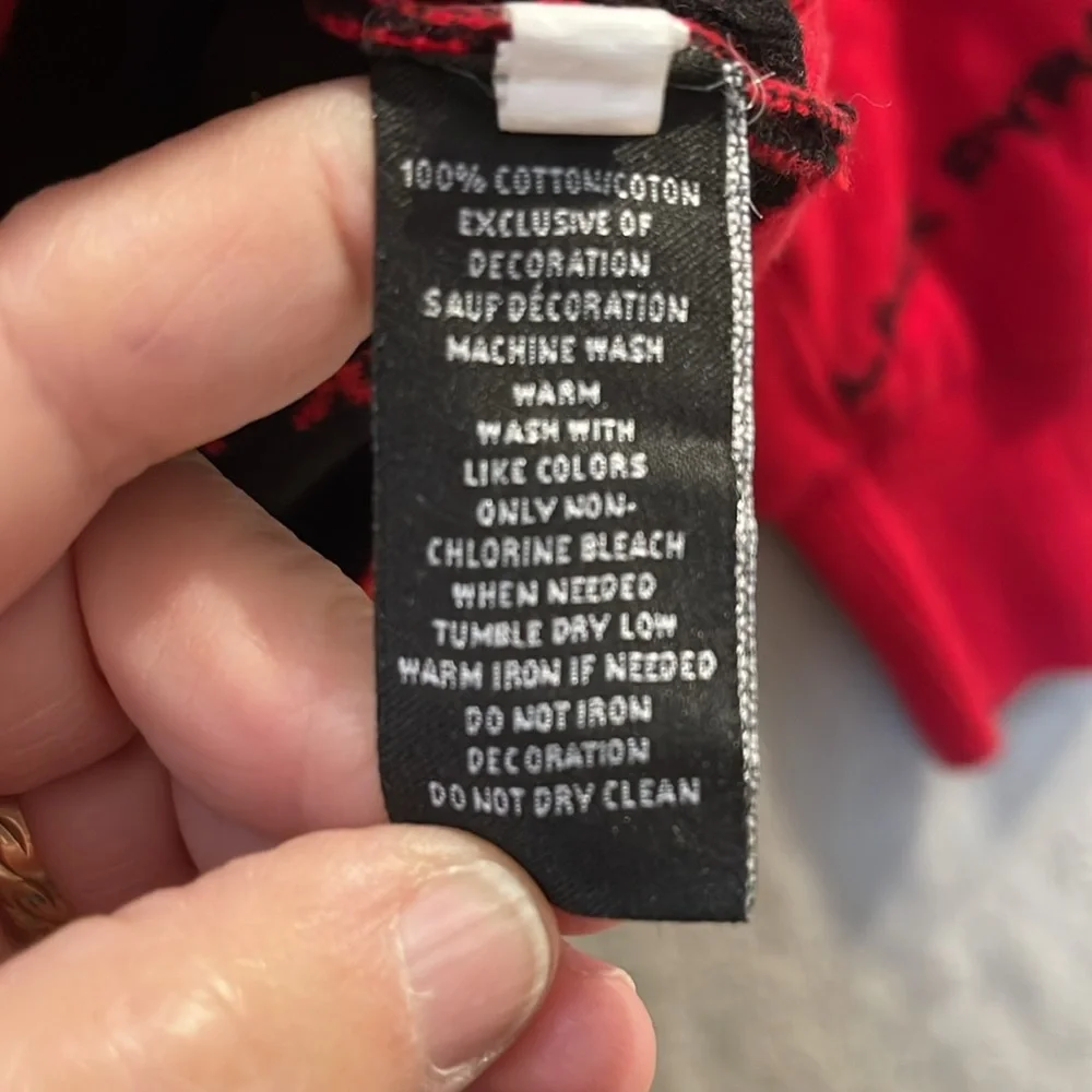 Black‎ Pyramid Crewneck Heavy Sweater Men’s Sz XL Red with Black Allover print