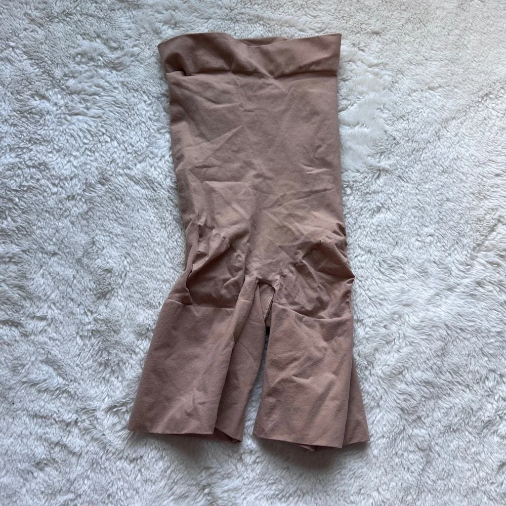 SKIMS sculpting short