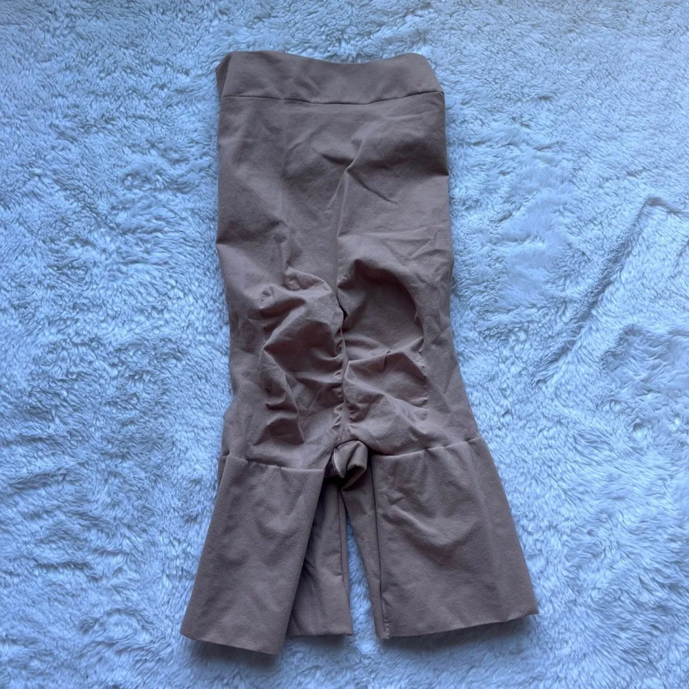 SKIMS sculpting short