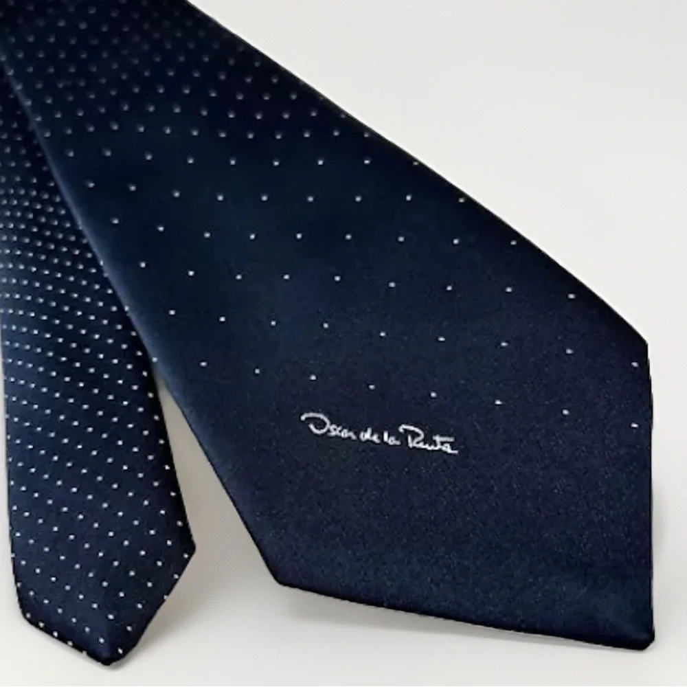 Oscar de la Renta Blue Fine Polka‎ Dot Tie