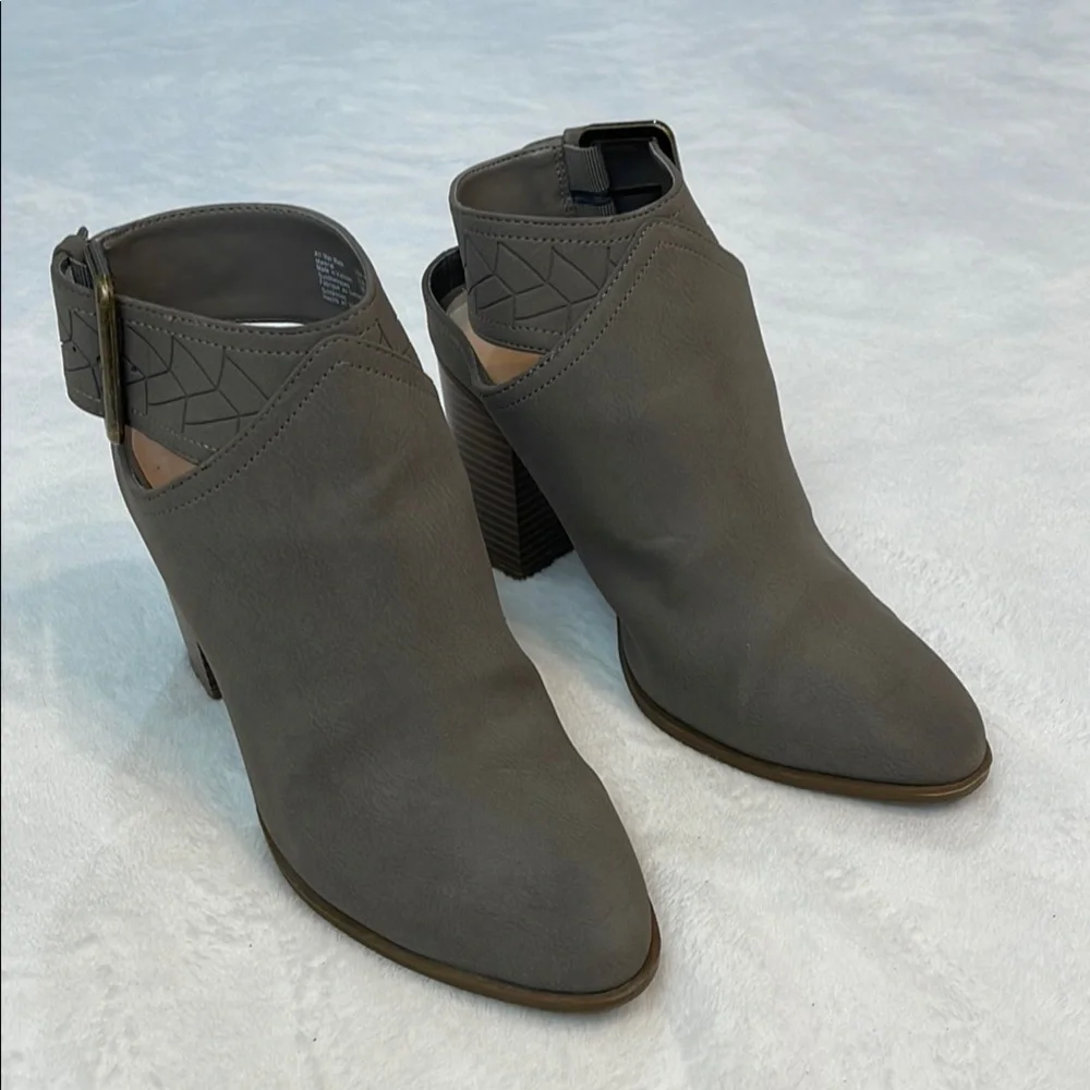 AMERICAN EAGLE WOMENS SIZE 8.5 Stylish HEELED Gray Ankle Boots