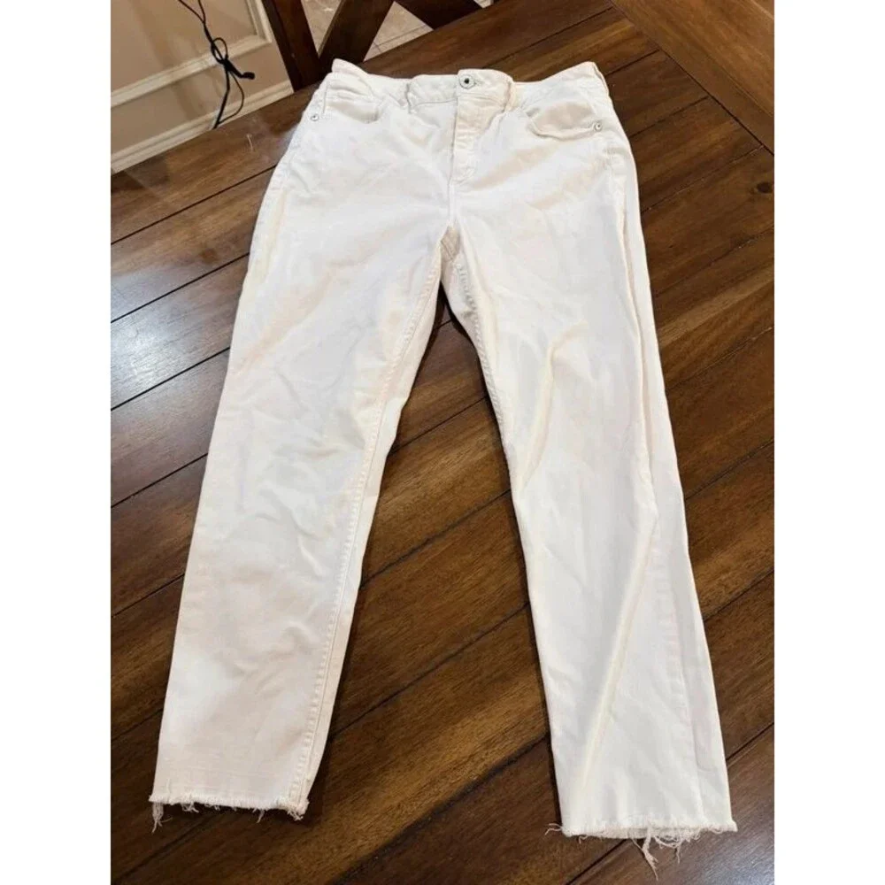 Maurices 13/14 White Cropped Straight Leg Jeans Raw Hem