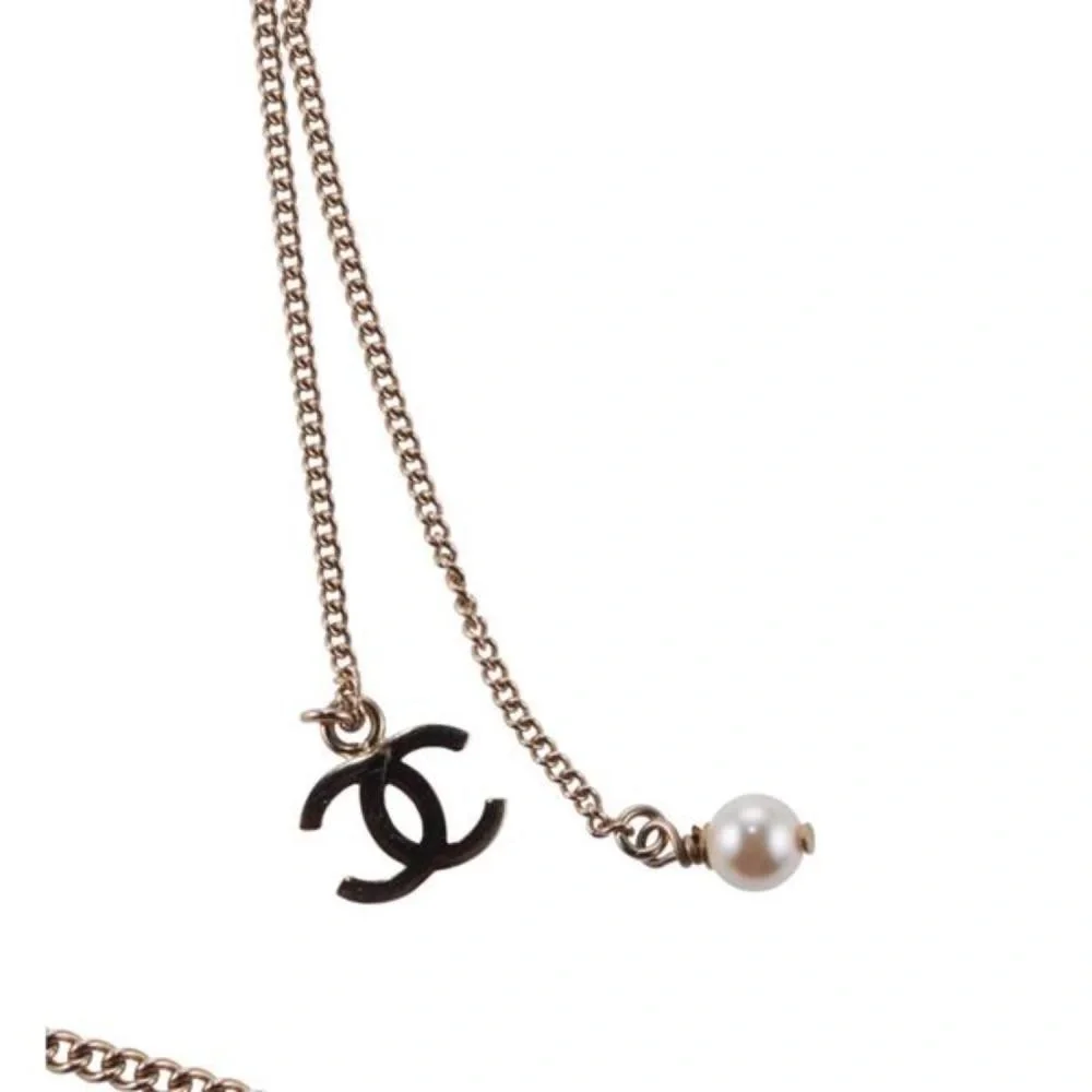 CHANEL pendant necklace