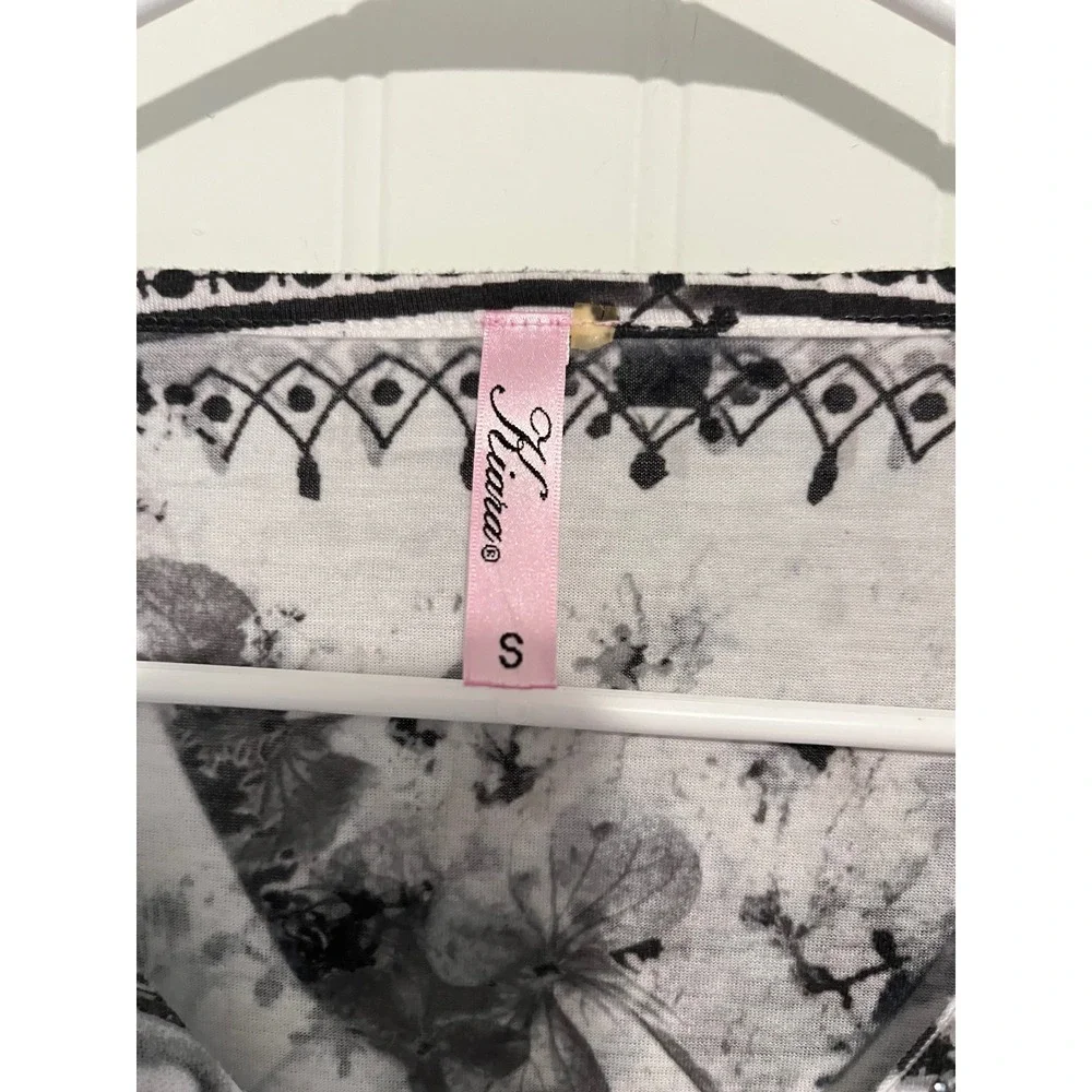 Kiara V-Neck Top Women Small Black White Floral Rhinestone Y2K Tee