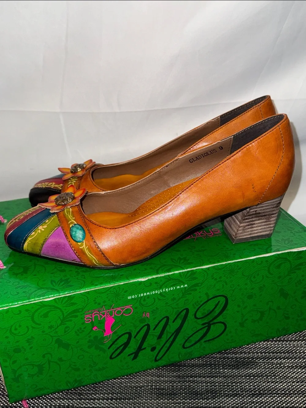 Elite By Corkys like new