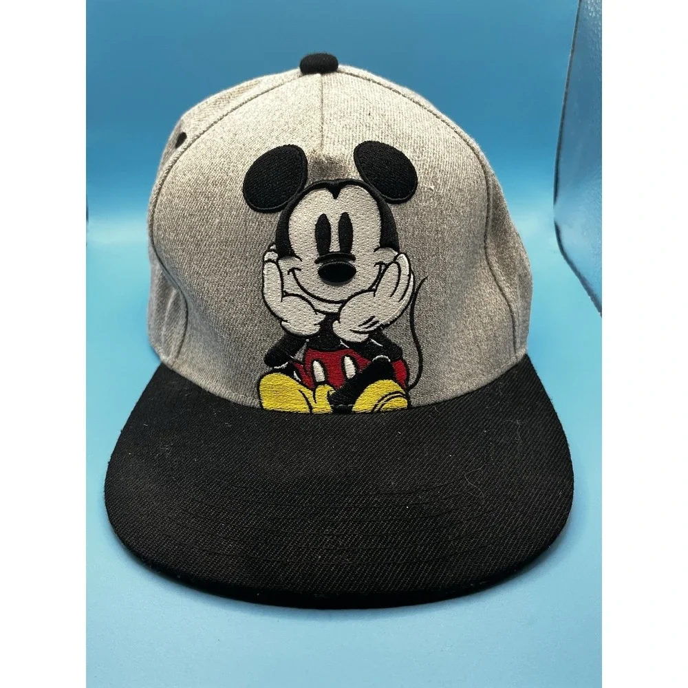 Disney Hat Mickey Mouse with Chin Resting on‎ Hands Gray & Black Snapback Cap