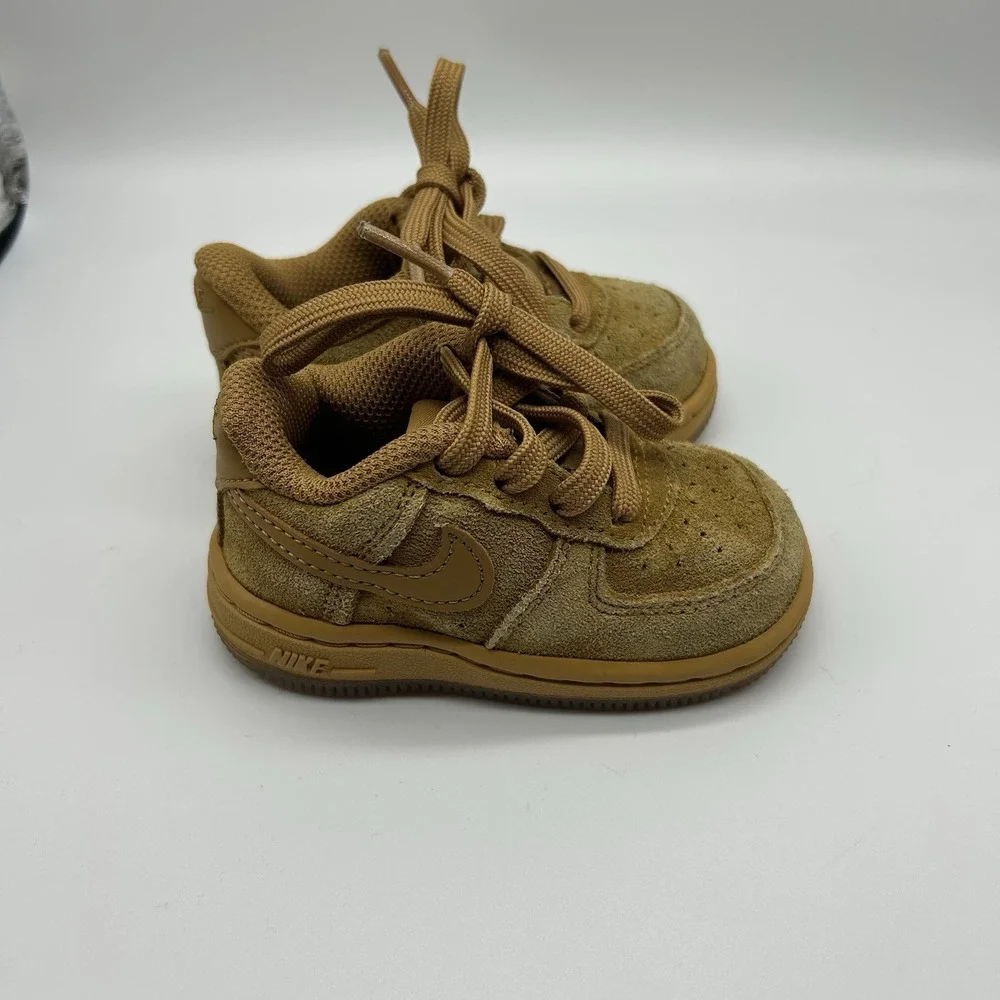 Nike force lv8