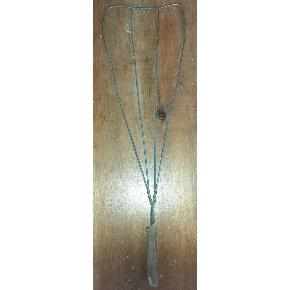 Vintage Large Wire Rug Beater Pillow Fluffer Wooden‎ Handle 25