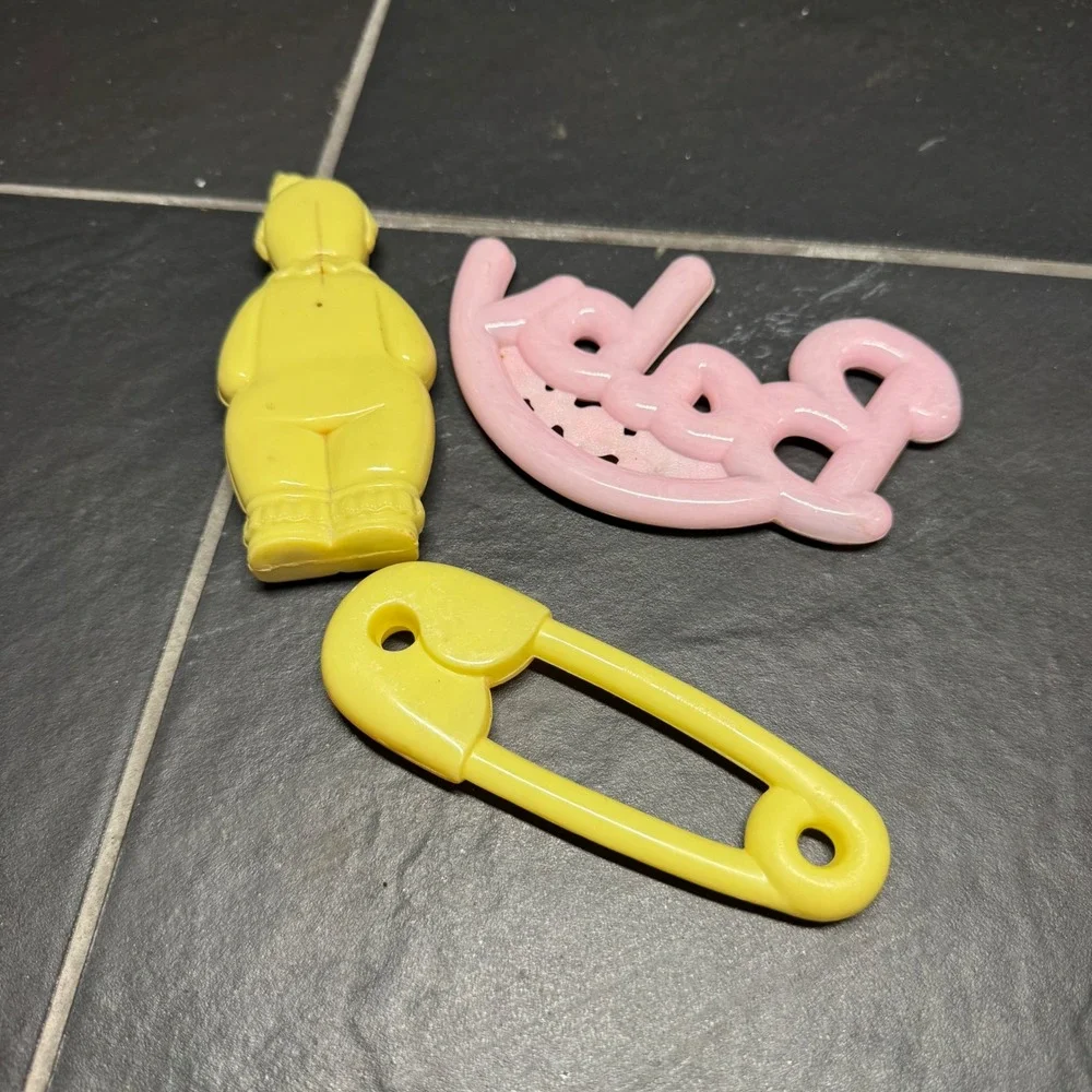 Unbranded celluloid plastic