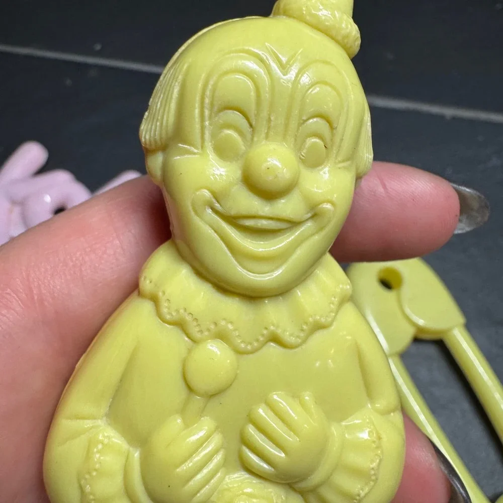 Unbranded celluloid plastic