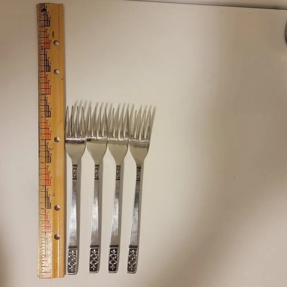 Set Of 4 Imperial International IIC Stainless CORTINA Japan Dinner Forks 7 1/2