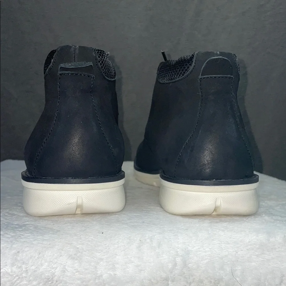 Kenneth Cole New York these black