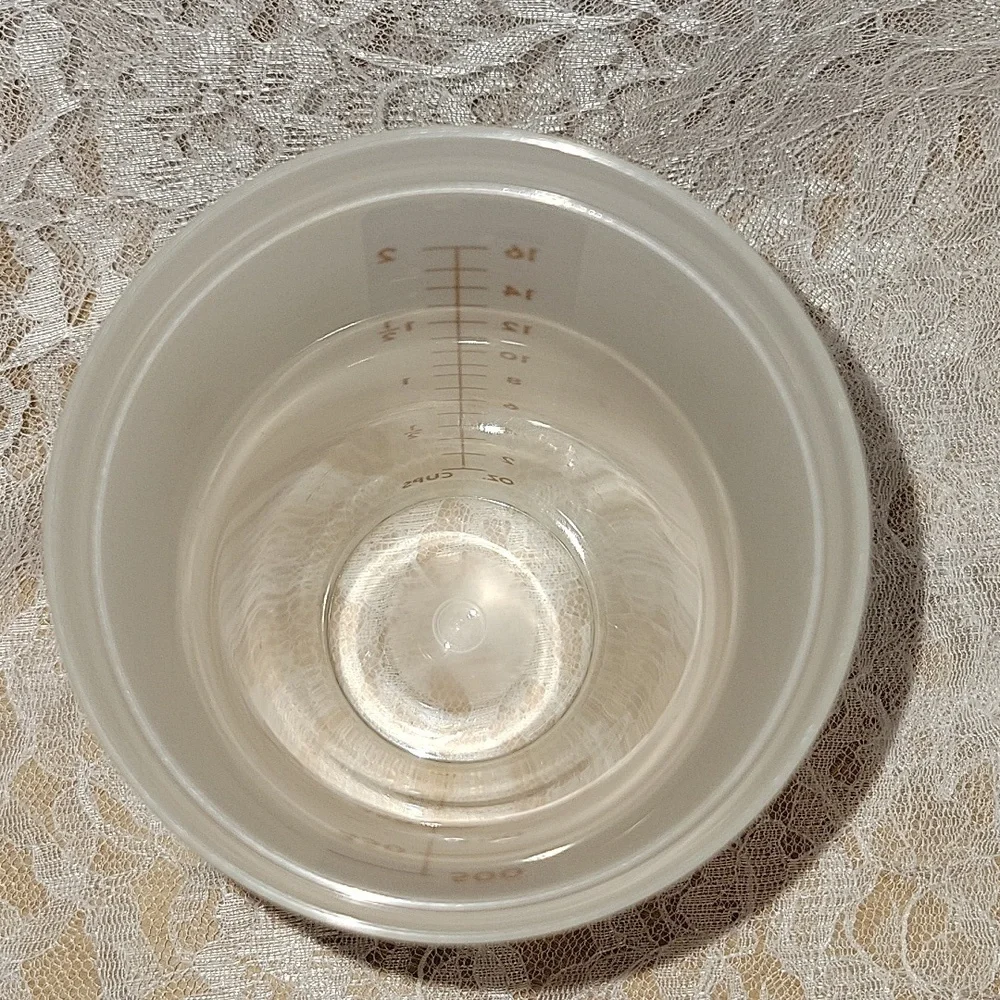 Tupperware quick spout