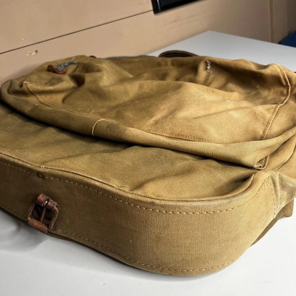 Unbranded vintage military