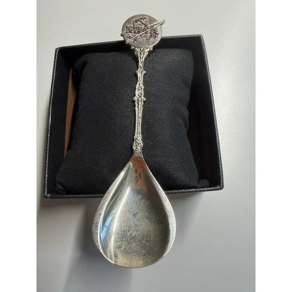 N/A souvenir silver