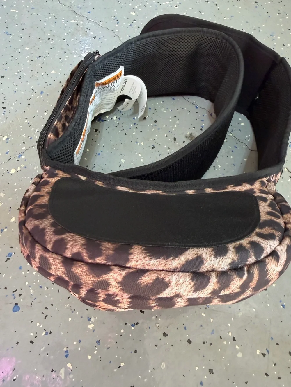 Momcozy leopard access
