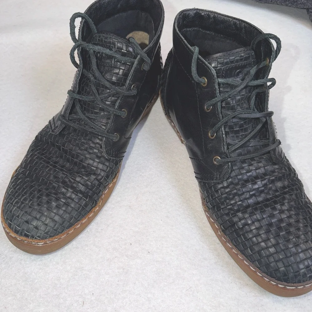 UGG Australia Mens 10 Black Woven Leather Chukka Boots Lace‎ Up Casual