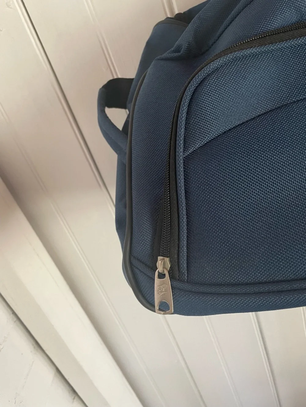 American Tourister spacious duffle