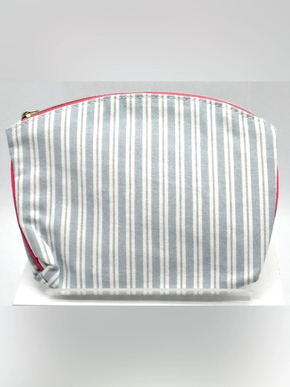 ipsy blue white