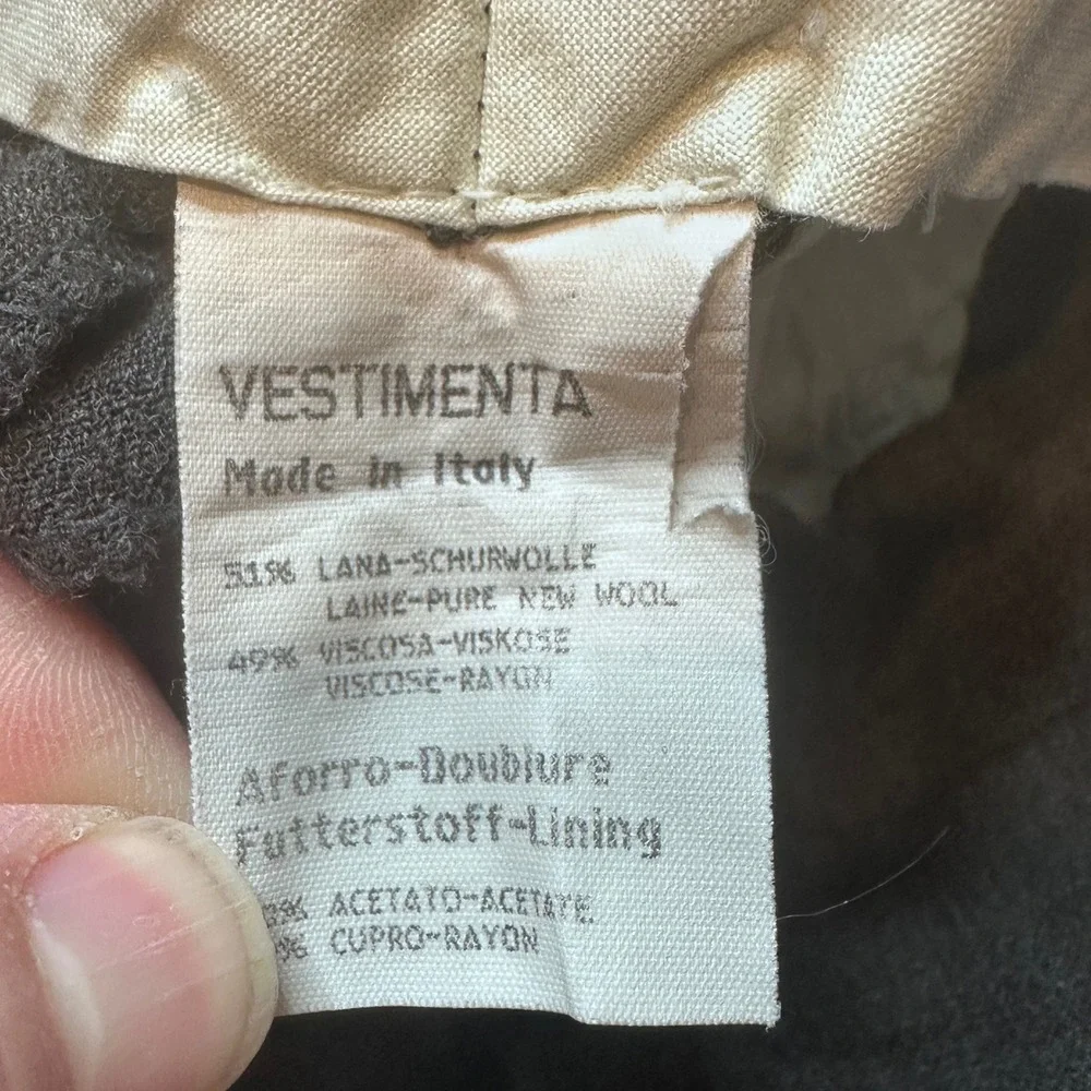 Vestimenta please note