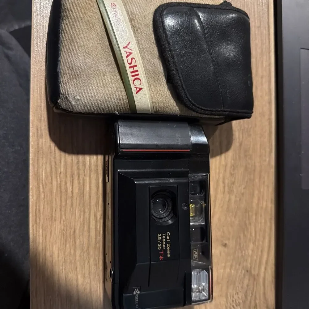Kyocera TD Yashica T2D Carl Zeiss Tessar 35mm Film Camera Japan