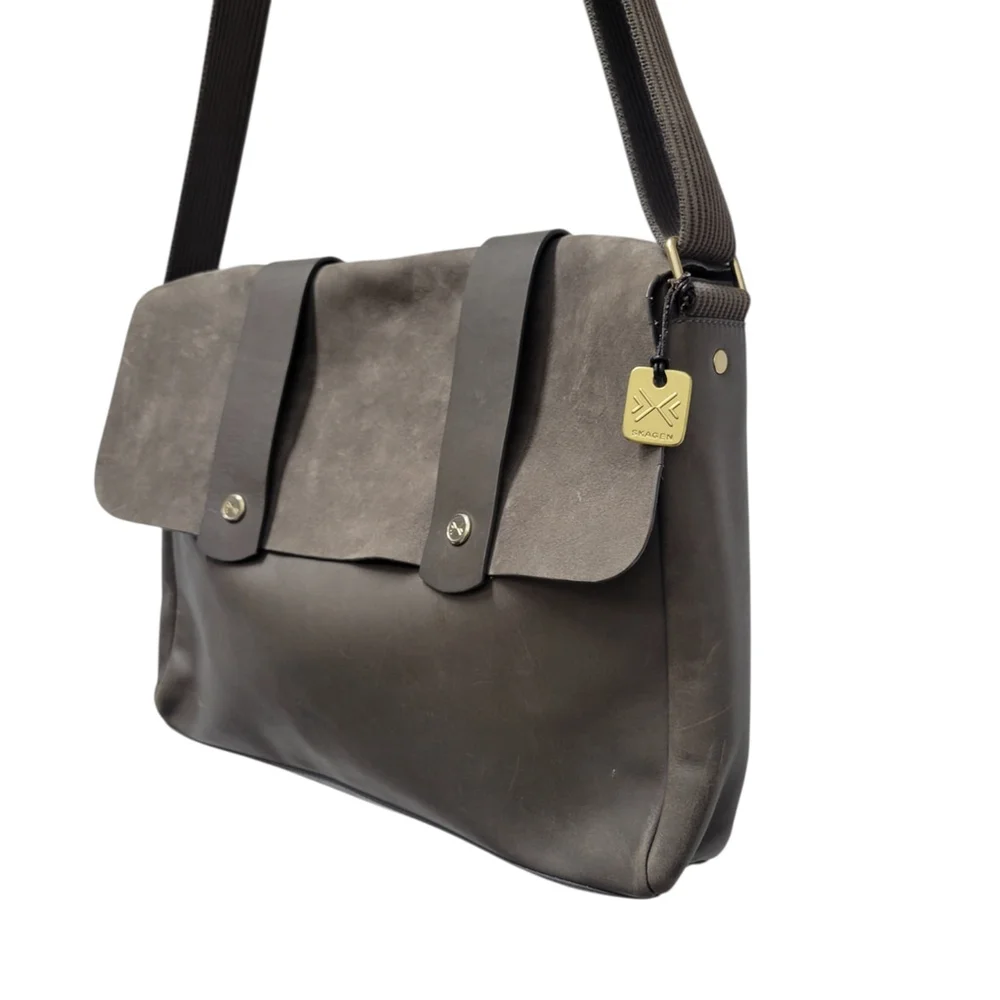 SKAGEN Men Gray Messenger Genuine Cowhide Leather Crossbody Laptop Crossbody Bag