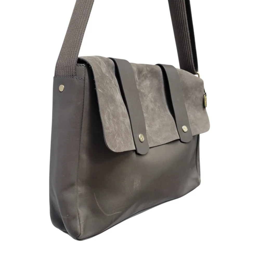 SKAGEN Men Gray Messenger Genuine Cowhide Leather Crossbody Laptop Crossbody Bag
