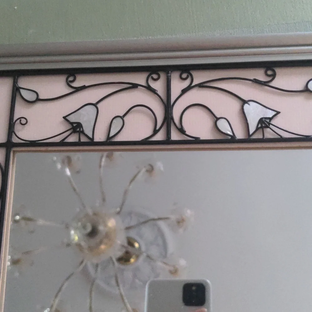Via Vermont mirror corner