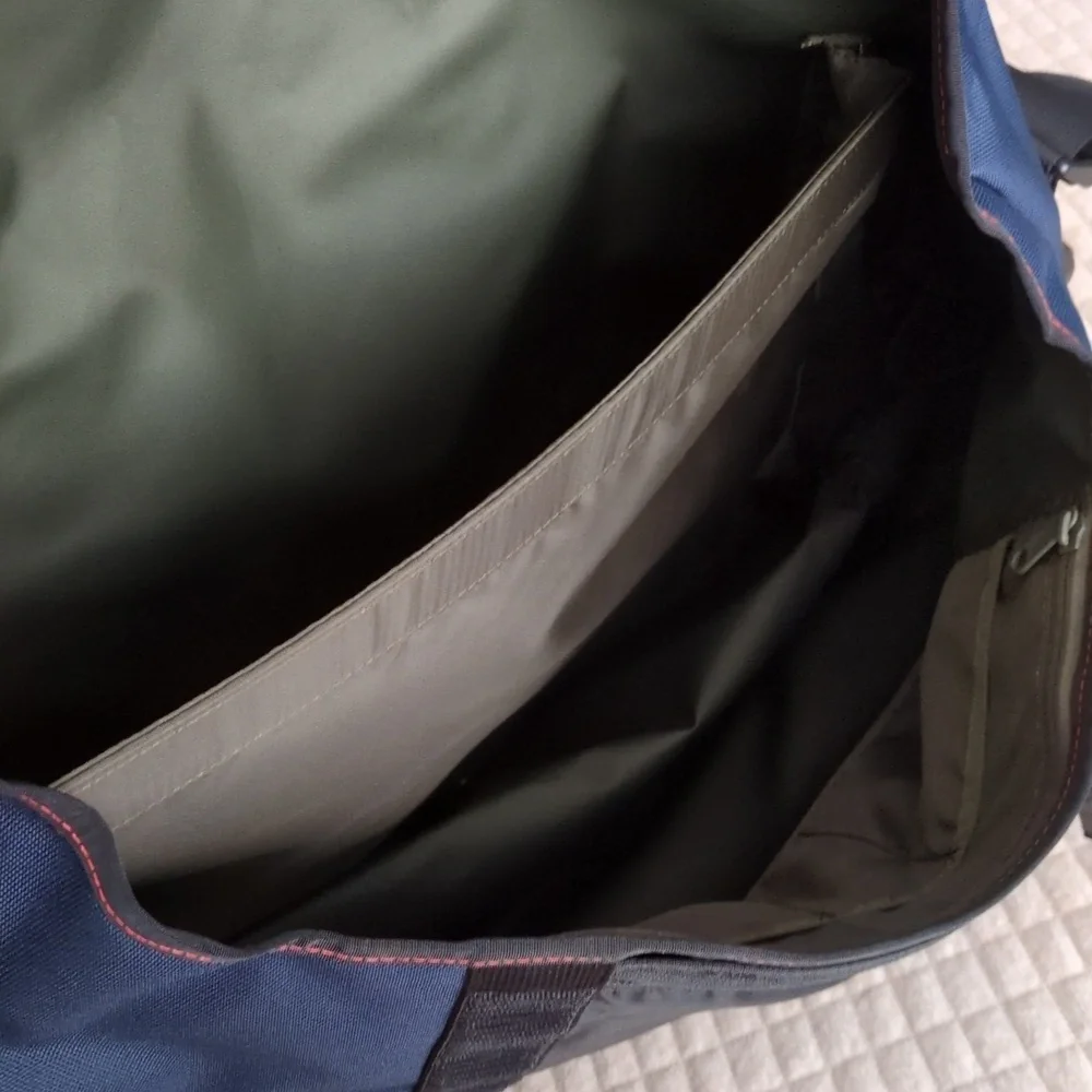 Timbuk2 reposhing this