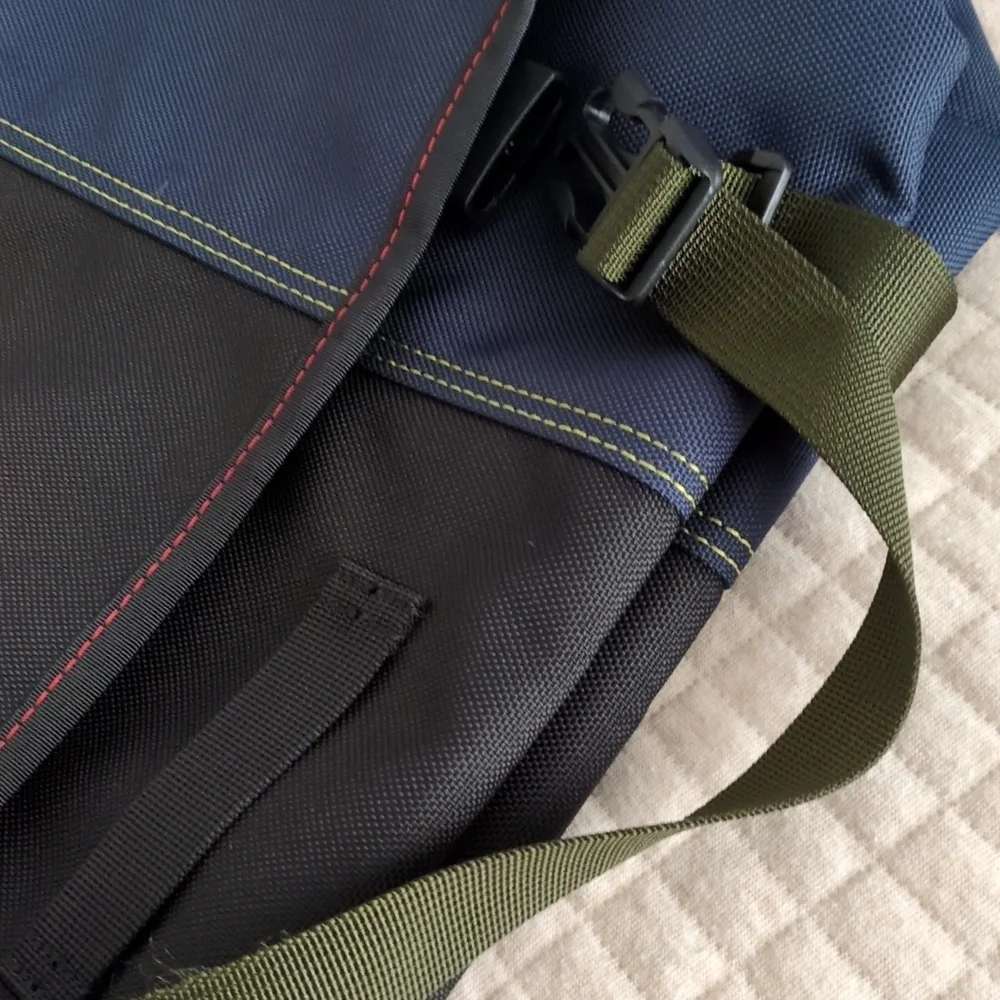 Timbuk2 reposhing this